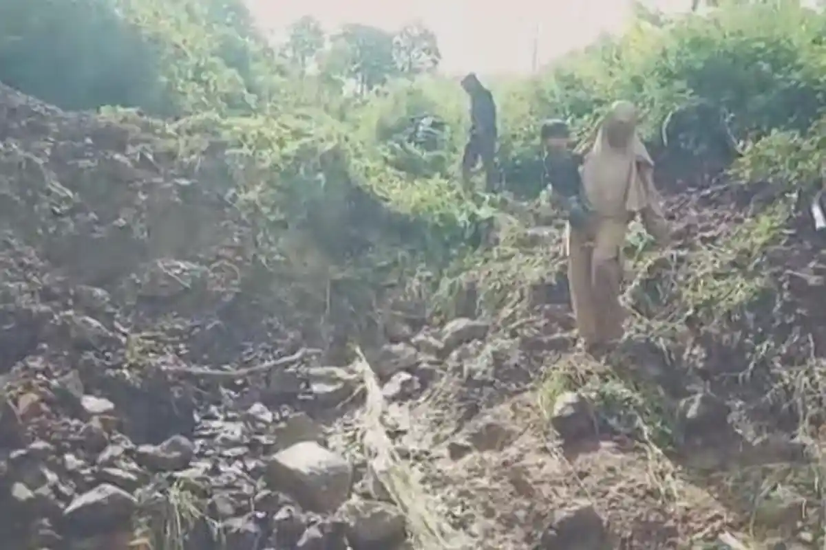 Akses Jalan UPT Marano Longsor, 50 Kepala Keluarga Terisolir Butuh Bantuan Alat Berat Secepatnya