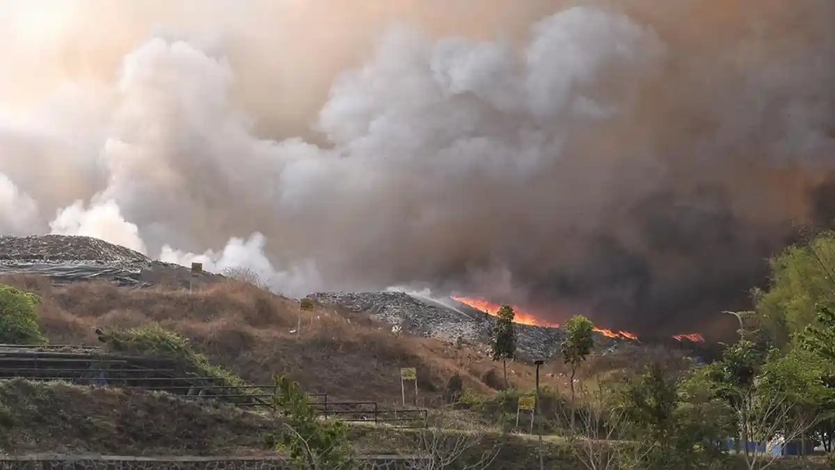 Sosok Pembakar TPA Supit Urang Malang Ternyata Tukang Kebun Berusia 71 ...