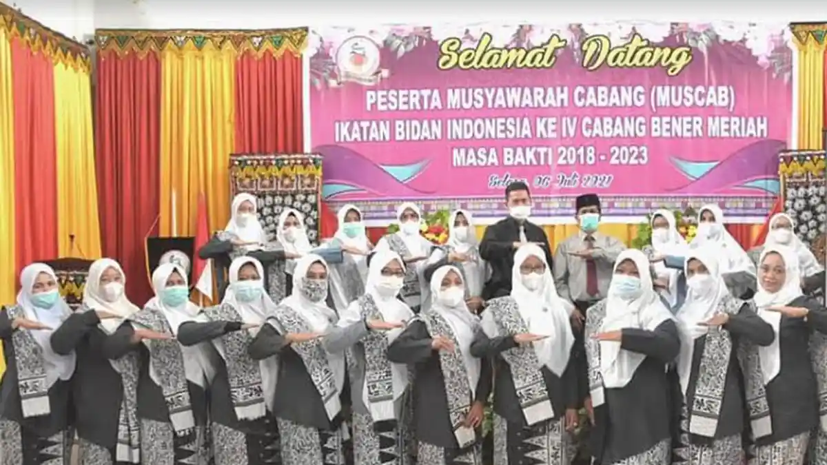 Sekda Bener Meriah Minta Bidan Tingkatkan Pelayanan Sepenuh Hati