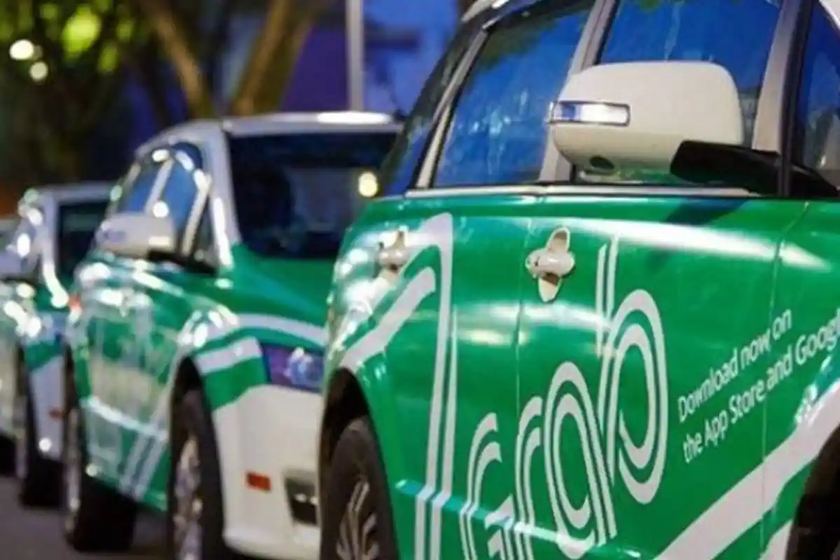 Cerita Haru Sopir Taksi Online yang tak Pernah Sekolah tapi Berhasil Kuliahkan Anak hingga Sarjana