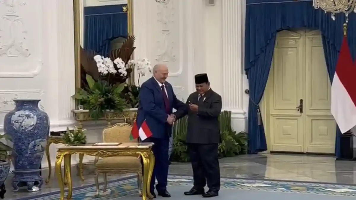 Presiden Lukashenko Beri Prabowo Pulpen Usai Tanda Tangani Buku Tamu - Tribunnews.com