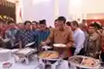 Presiden Makan Siang dengan Pedagang