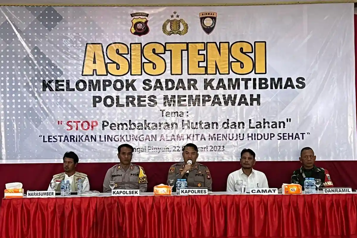 Kapolres Mempawah AKBP Fauzan Sukmawansyah Ajak Pokdar Kamtibmas Bersama-sama Tangani Karhutla
