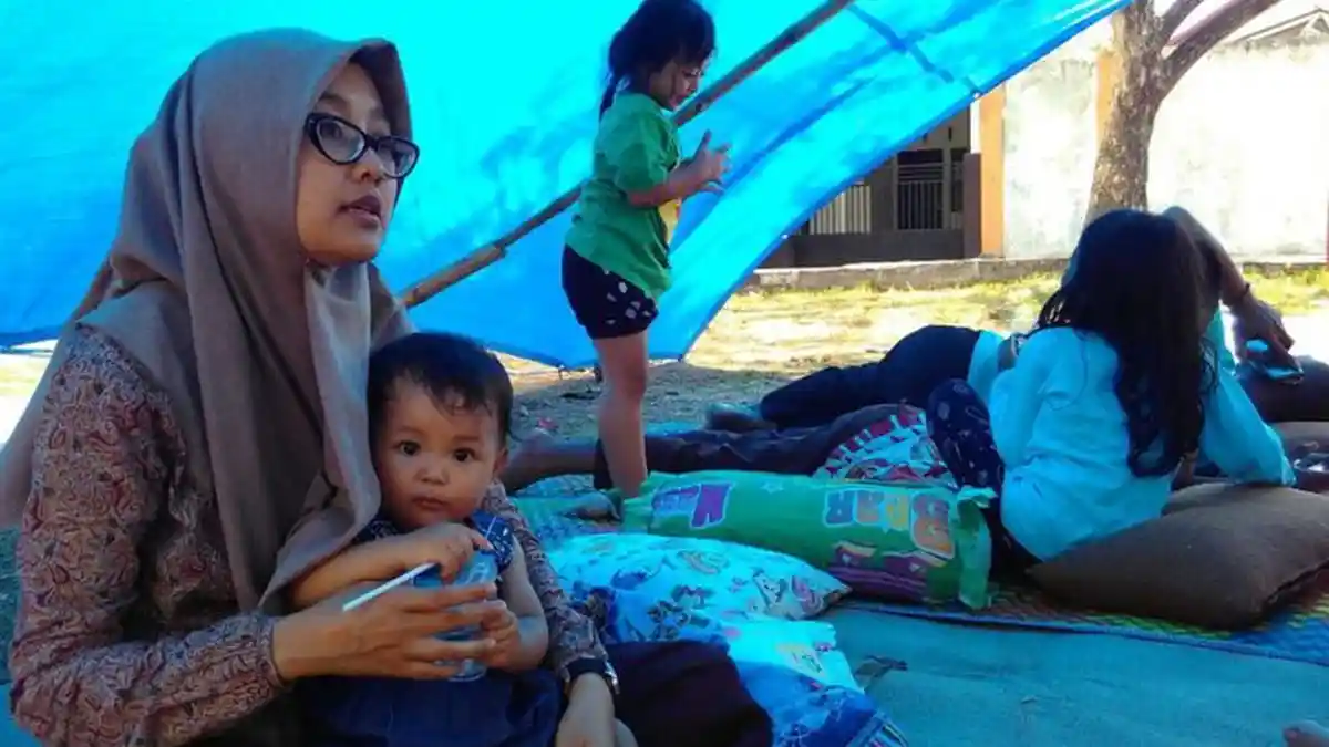 Pengungsi Gempa Lombok Makan Kelapa: Wanita-Anak Menangis dan Lari