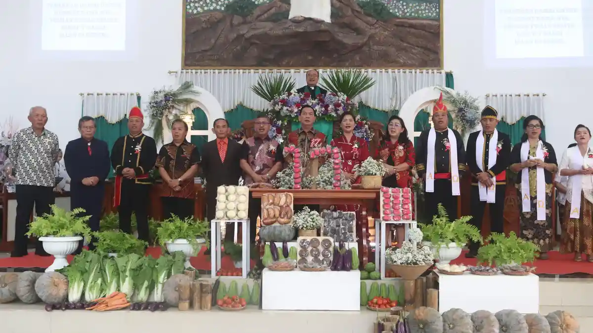 Jemaat GMIM Anugerah Paslaten Tomohon Sulut Rayakan HUT ke-17 dengan Syukur dan Semangat Kebersamaan