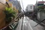 Tiang Listrik Roboh Akibat Angin Kencang