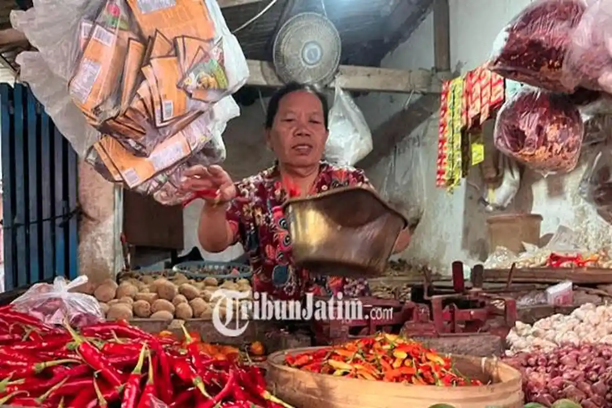 Harga Bahan Pokok di Pasar Tradisional Kediri Masih Menjulang Tinggi Jelang Natal dan Tahun Baru