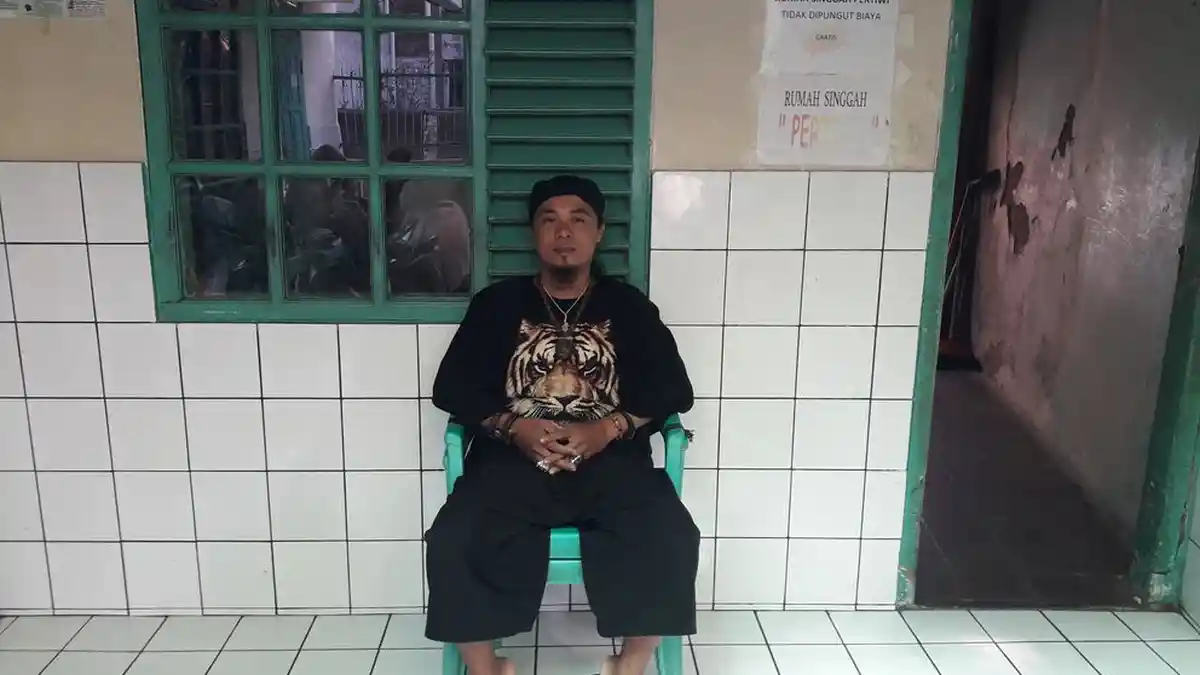 Penampilan Penjaga Rumah Singgah Seperti Paranormal, Tapi Hatinya Lembut dan Suka Menolong