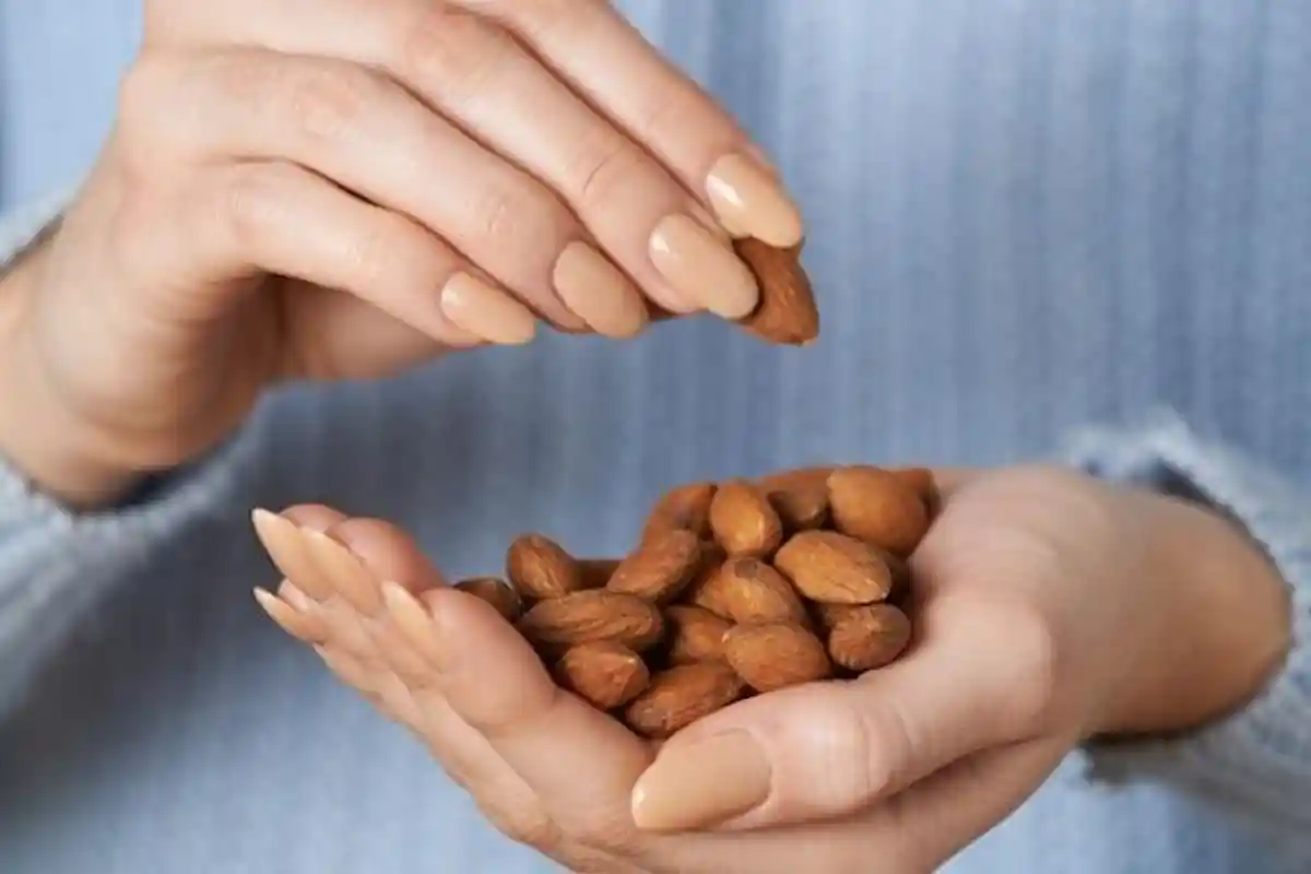 Apa Efek Samping Kacang Almond Bila Dikonsumsi Berlebihan?