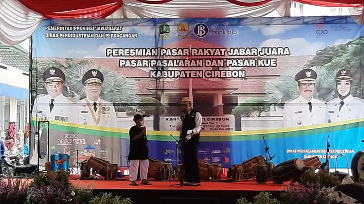 Aksi Bocah Penabuh Gendang Pukau Ridwan Kamil, Langsung Dihadiahi Sepeda