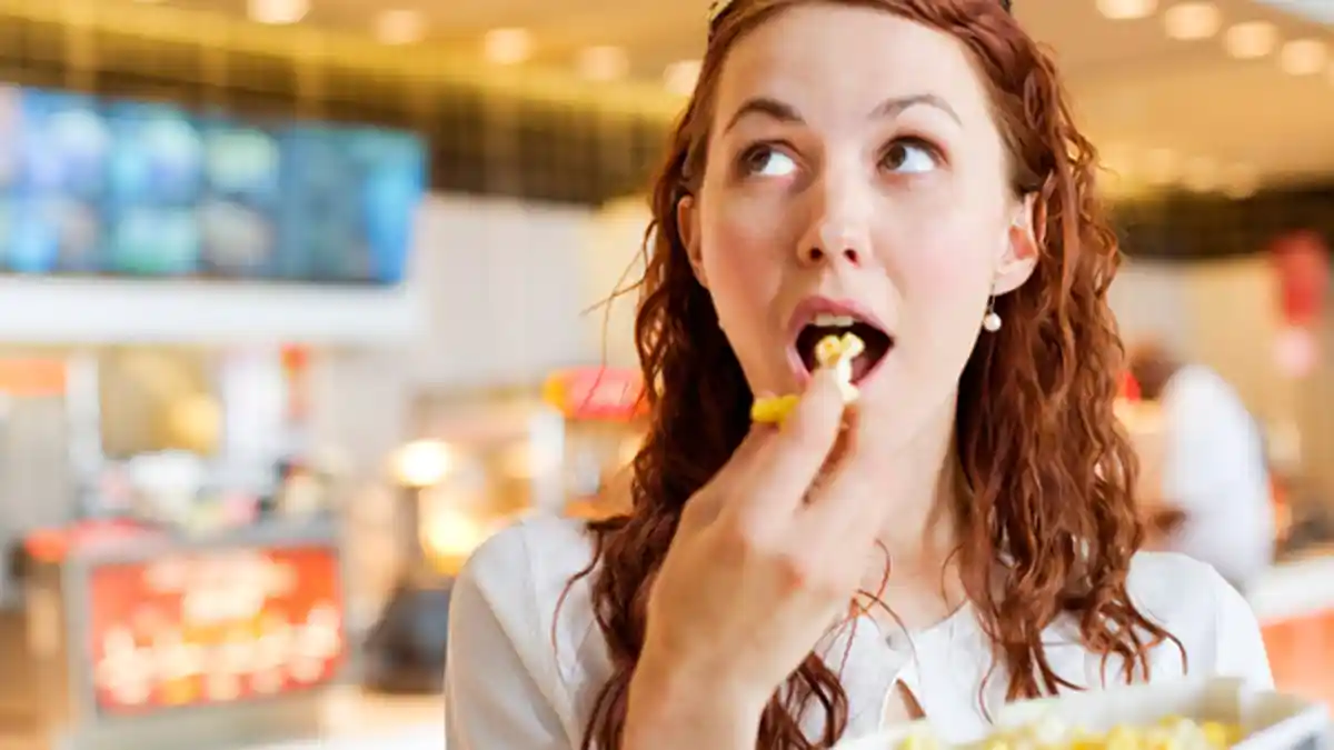 Nggak Percaya Diri dengan Tubuhmu yang Kurus? 4 Pola Makan Ini Jamin Kamu Lebih Berisi!