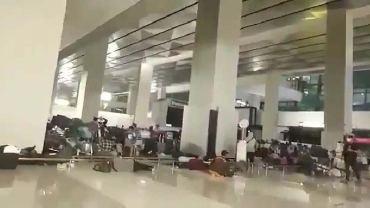 Penumpukan Penumpang di Bandara Soetta Gara-gara Bus Tertahan di Tempat Isolasi Covid-19