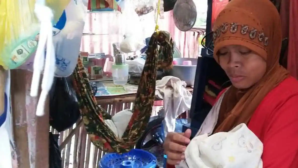 Tak Punya Rumah dan Tinggal di Bekas Kandang Ayam, Bayi 14 Hari Dikerubuti Semut Setiap Malam