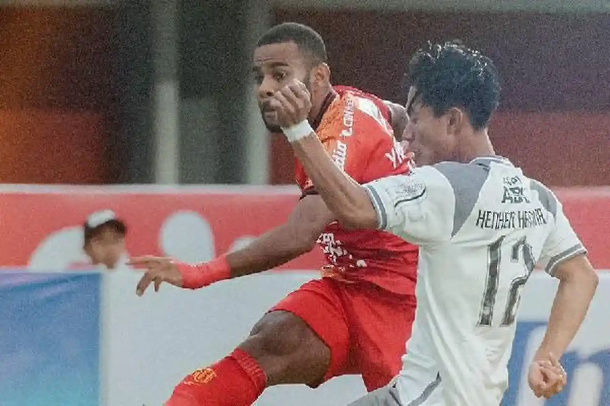 Hasil Babak I Bali United vs Persib Bandung: Skor 0-0, Kedua Tim Saling Sikut, Banyak Pelanggaran