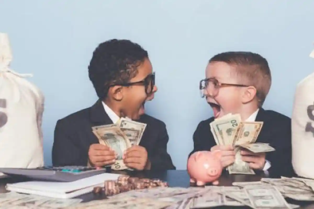 RAMALAN ZODIAK Diprediksi Jadi Penghasil Cuan Terbanyak Tahun 2024, Hidup Digempur Rezeki Beruntun