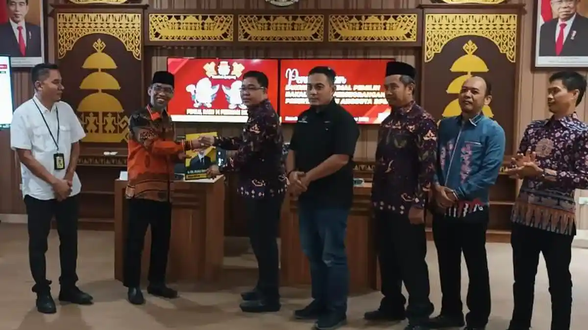 Abdul Hakim Serahkan 4.347 Dukungan ke KPU Lampung untuk Maju DPD Pemilu 2024