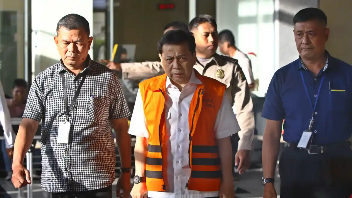Kala ''Pohon Beringin'' Berupaya Menahan Terjangan Badai