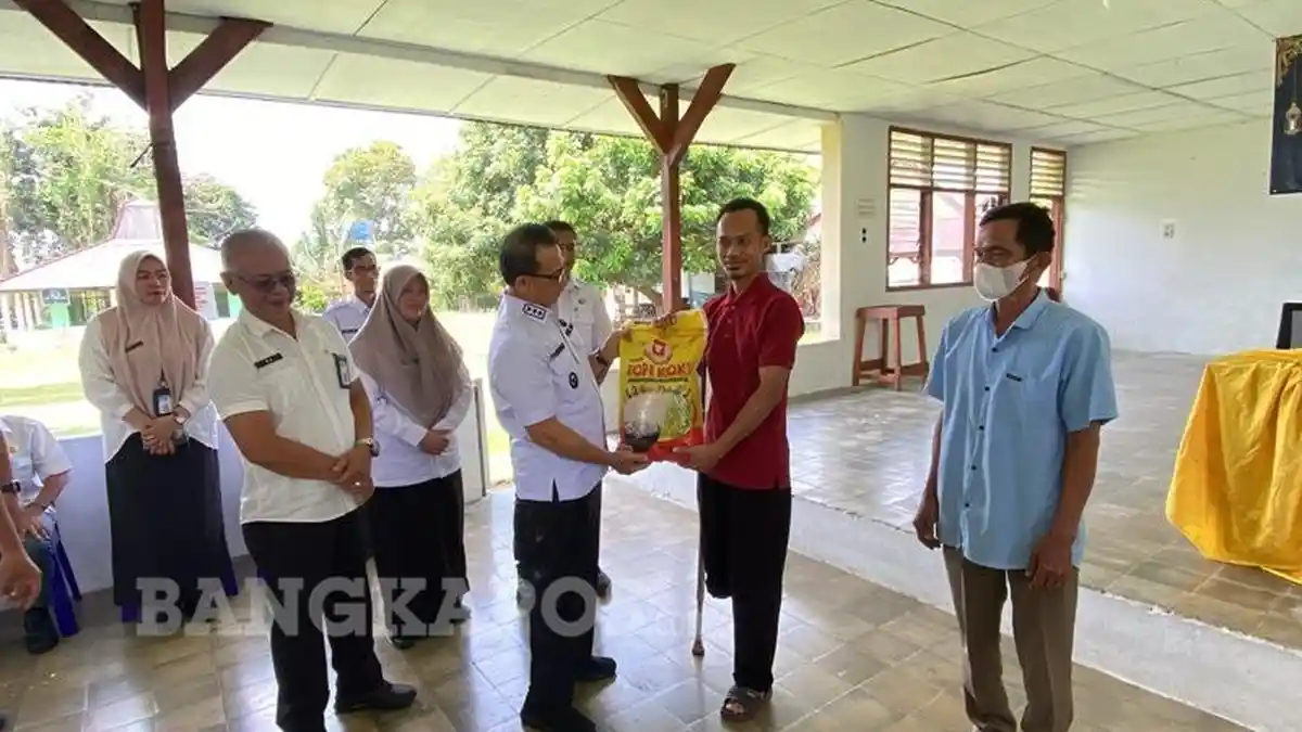 1.205 Warga Kabupaten Bangka Dapat Bantuan Beras