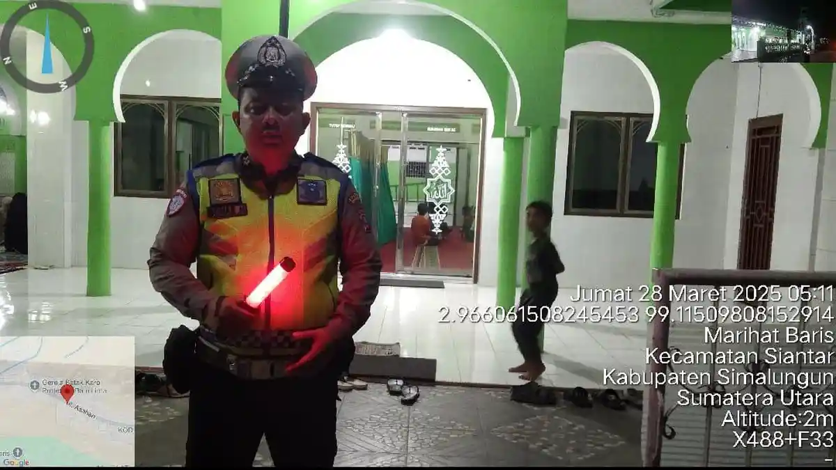 Blue Light Patrol Polres Simalungun Hadir Mengawal Ketenangan Para Jamaah yang Sholat Subuh
