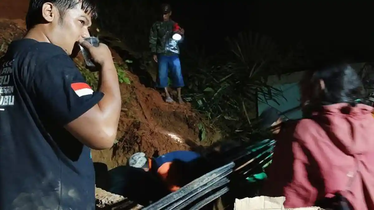 Korban Tertimbun Longsor di Bungbulang Garut Ditemukan di Dapur Setelah Penggalian 5 Jam