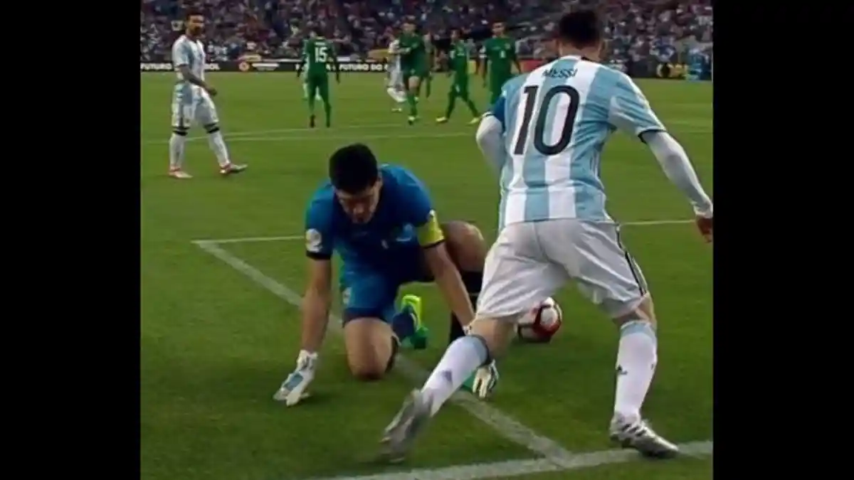 Gara-gara Video Menakjubkan Ini, Netizen Bilang Messi 'Nakal' Sekarang