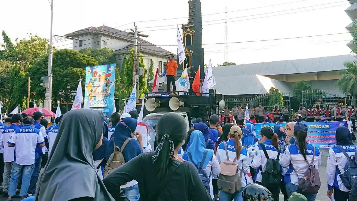 Buruh Jateng Kompak Tolak Tapera, Gelar Demonstrasi di Kantor Gubernur: Program Ngawur!