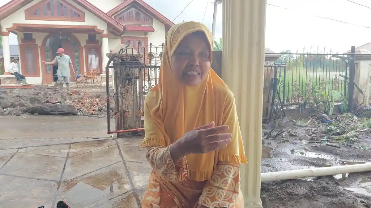 Rumah Diapit Arus Galodo, Nenek Zubaidah Menggigil Ingat Kematian