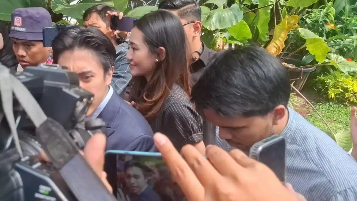 Thariq dan Aaliyah Kompak Tak Komentar Jelang Diperiksa Polisi Terkait Kasus Penipuan Umrah Hanania
