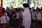 Tri Rismaharini Beri Pengarahan pada Siswa yang Tertangkap Demo