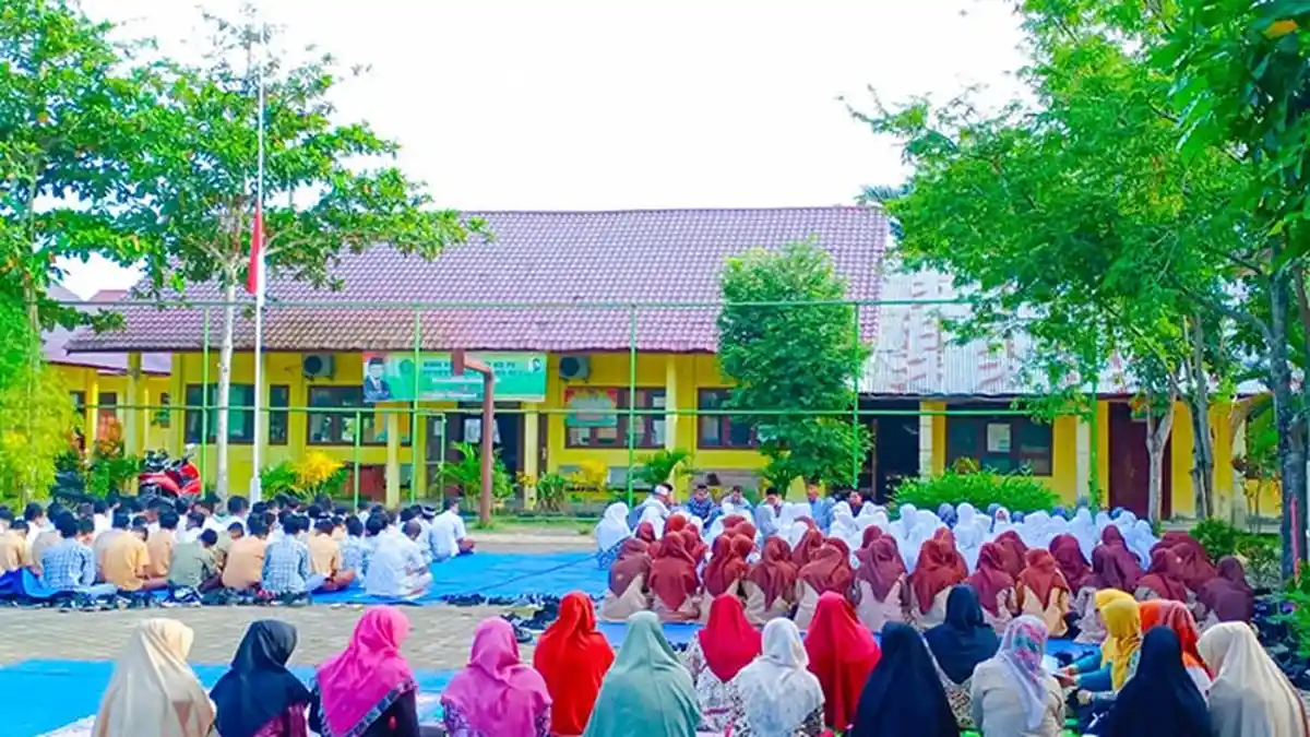 Bendera Setengah Tiang di MAN 4 Aceh Utara dan Gelar Doa Bersama, Ini Tujuannya