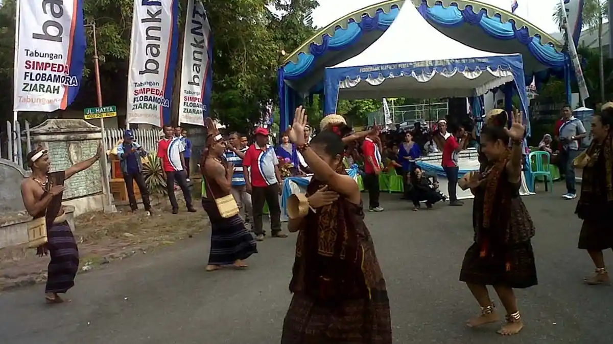 Hadiri Undian Bank NTT, Rombongan Bupati Ende Disambut Tarian Adat