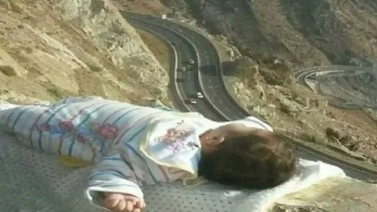 Lihat Foto Bayi Ini, Netizen Marah dan Minta Orang Tua Dipenjara