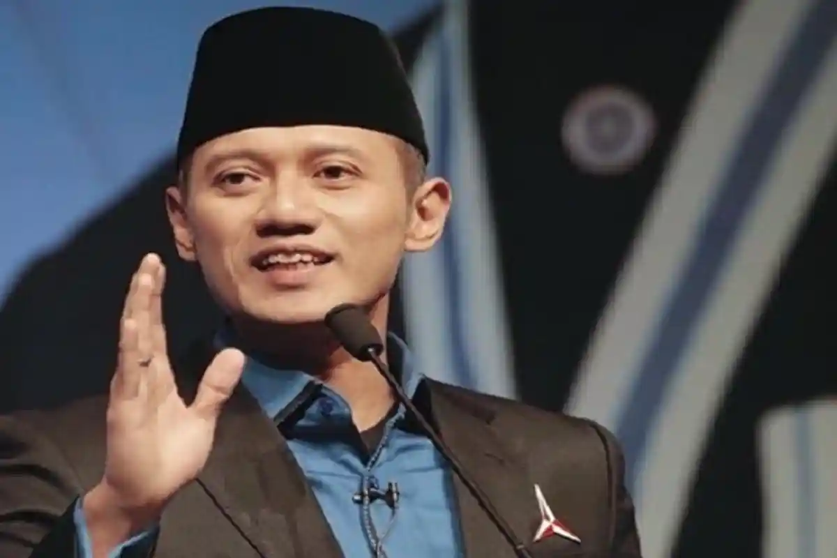 Perbaiki Posisi ID Card Prabowo Sebelum Difoto, AHY Dibilang Sosok Perfeksionis