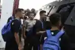 Pemain Persib Bandung Diangkut Barracuda saat Latihan di SUGBK