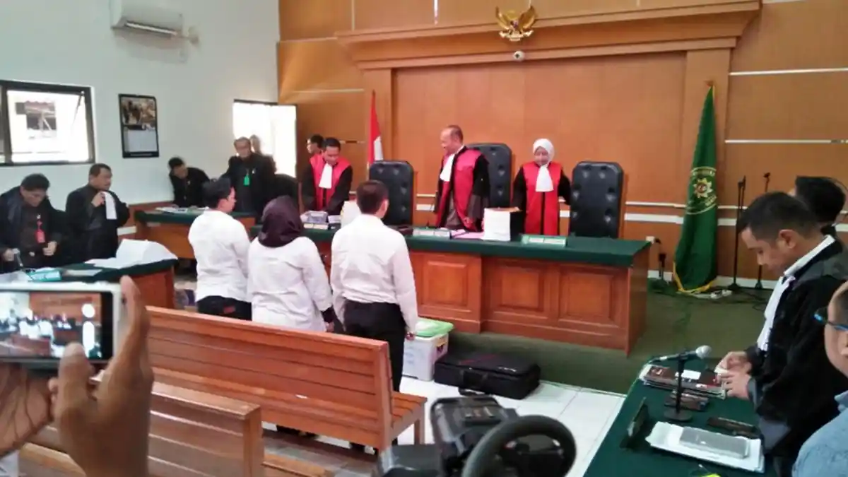 Segini Gaji Para Bos First Travel Yang Terungkap di Pengadilan