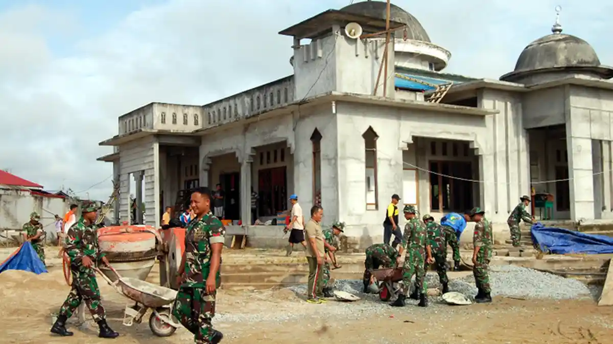 Korem 121/ABW Karya Bakti di Tiga Lokasi Wilayah Sintang