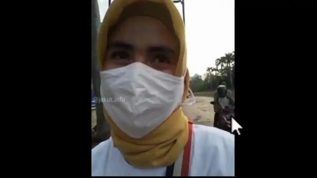 Nahas, Detik-detik Perempuan Dijambret saat lagi Asyik Live Facebook, Tarik Menarik dengan Pelaku