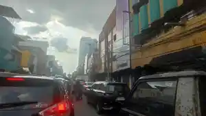 Jalan-KH-Zainul-Arifin-Kecamatan-Medan-Petisah-macet.jpg