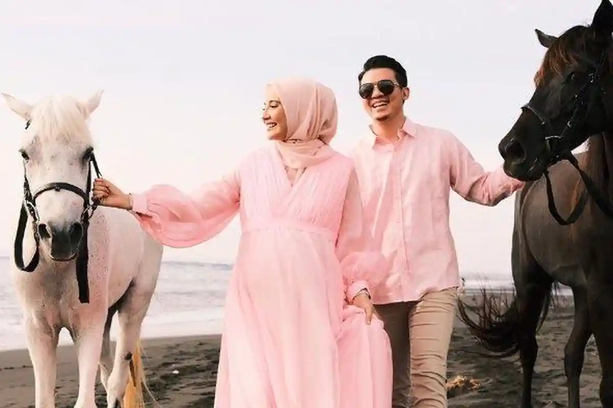 Artis Zaskia Sungkar dan Irwansyah Babymoon ke Bali, Intip Maternity Portraitnya