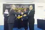rektor-ucb-jeffrey-jap-resmi-sandang-gelar-doktor-dengan-cum-laude.jpg