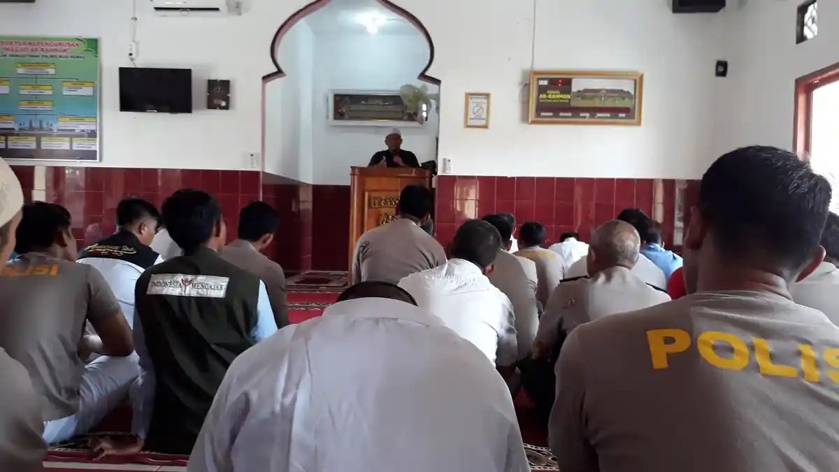 Sentuhan Religius untuk Polisi Sepekan Dua Kali Siraman Rohani