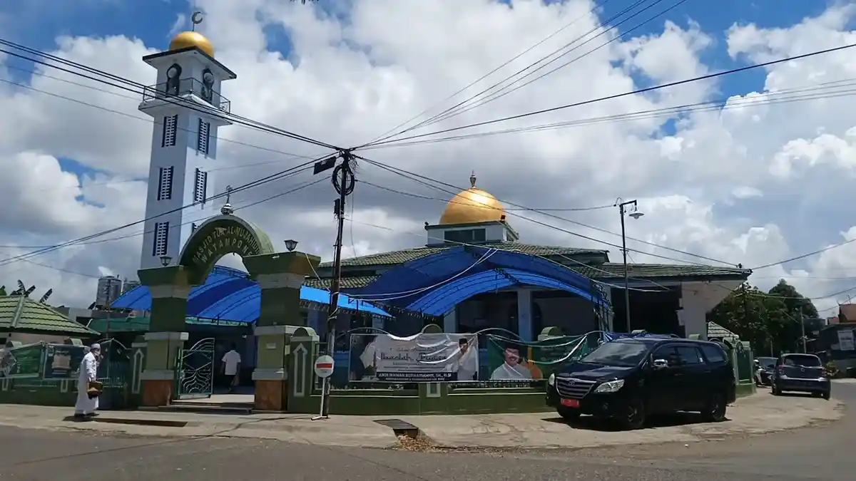 Mengenal Masjid Tua Al Mujahidin, Pusat Penyebaran Agama Islam Pertama di Bone