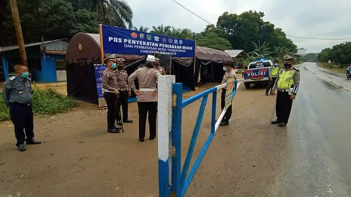 Sekat Perbatasan Riau, Kapolda: Tak Bawa Surat Bebas Covid-19 Kami Minta Kembali di Rumah Saja