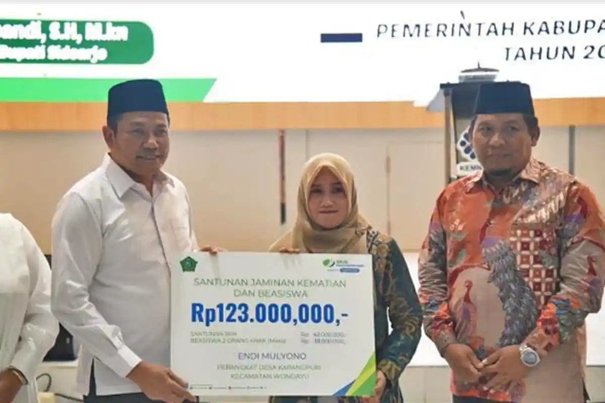 Plt Bupati Subandi Beri Proteksi BPJS Ketenagakerjaan kepada 10.931 Ketua RT/RW di Sidoarjo