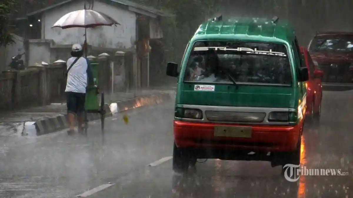 BMKG: Peringatan Dini Cuaca di Wilayah NTB pada 18 Desember 2021 Waspada Hujan Sedang hingga Lebat