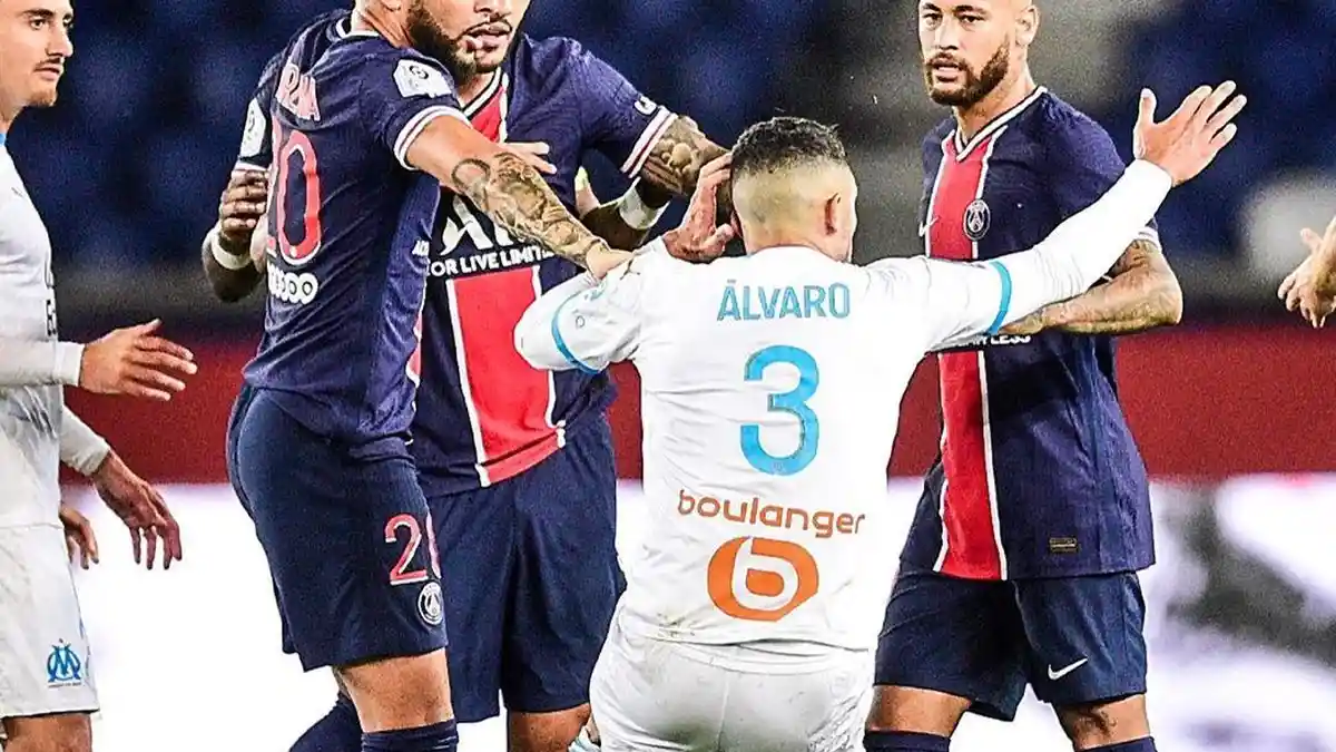 Ini Kronologi Insiden Kartu Merah Neymar, Ada Pukulan dan Diejek Kera
