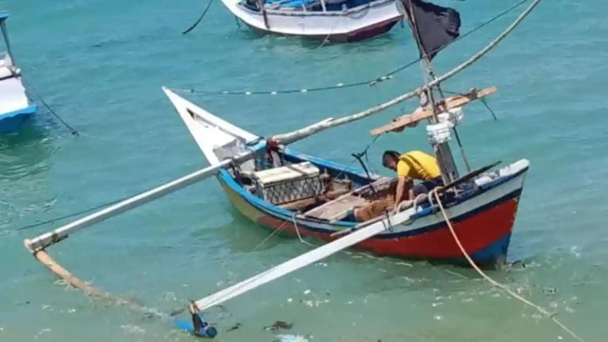 Empat  Perahu Nelayan Besuki Situbondo Ikut Mencari Nelayan Hilang Saat Melaut  