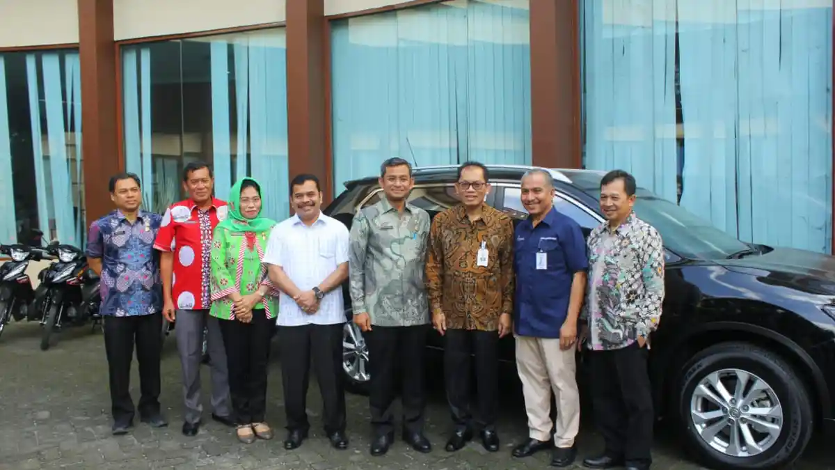 Pemberian Enam Unit Kendaraan Bentuk Kerjasama Bank Sumut dan Pemko Medan