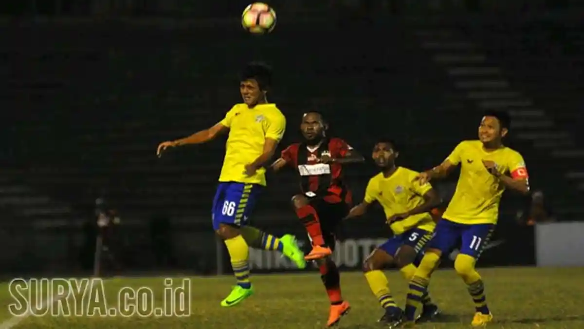 Persipura Jayapura Unggul 0-1 Atas Persegres Berkat Gol Indah Yohanes Pahabol