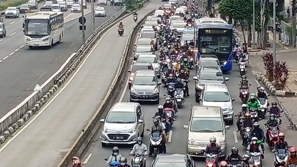 3.830 Orang Positif Covid-19 Tapi Masih Jalan-jalan di Mal, Bandara, Stasiun Hingga Masuk Restoran